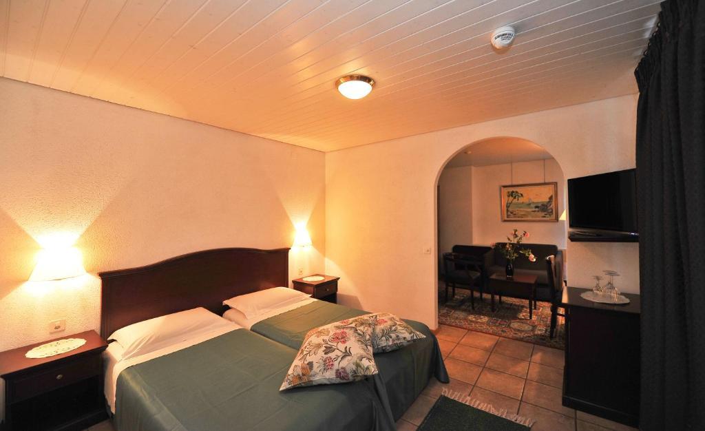 Hotel Ristorante Grotto Serta Lamone Oda fotoğraf