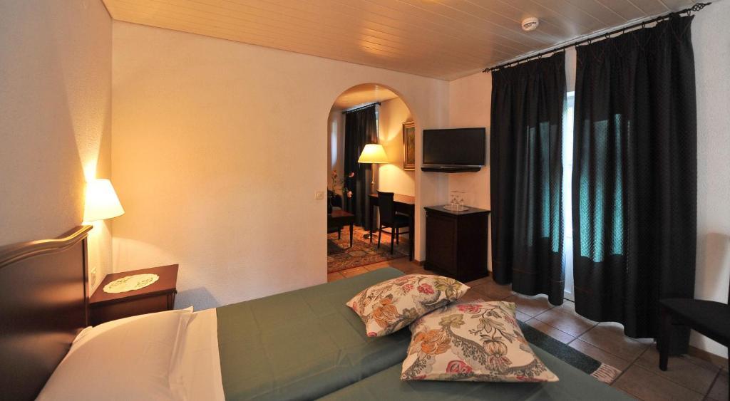 Hotel Ristorante Grotto Serta Lamone Oda fotoğraf